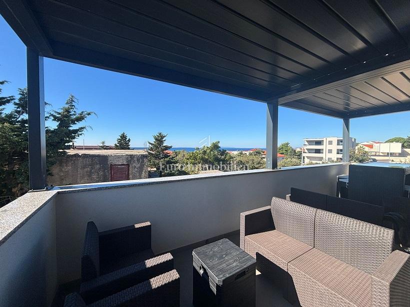 Novalja - casa con 3 appartamenti e un ampio giardino paesaggistico