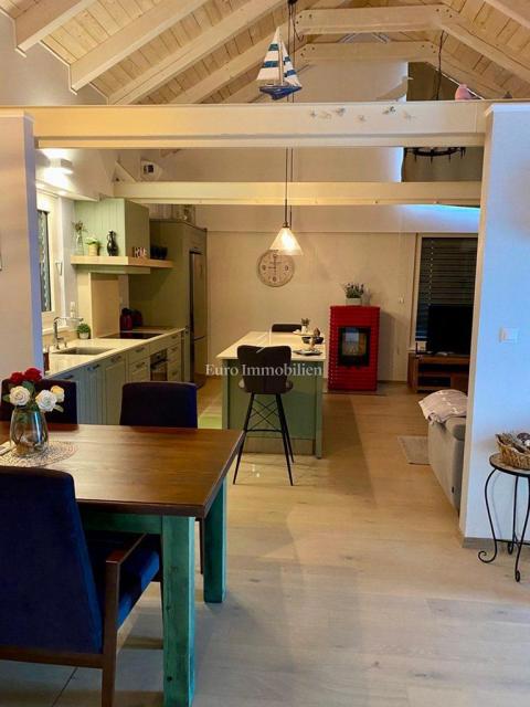 Murter - casa con un bellissimo giardino, in terza fila rispetto al mare