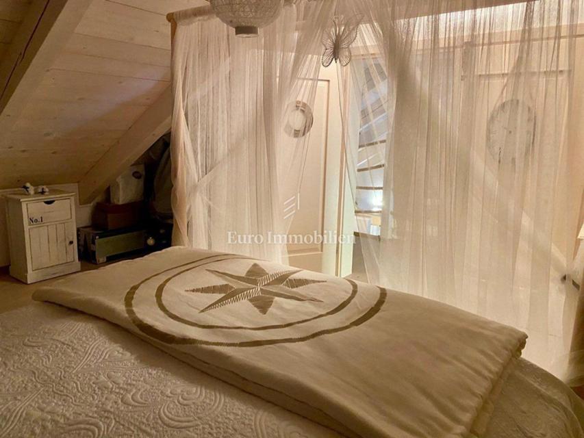 Murter - casa con un bellissimo giardino, in terza fila rispetto al mare