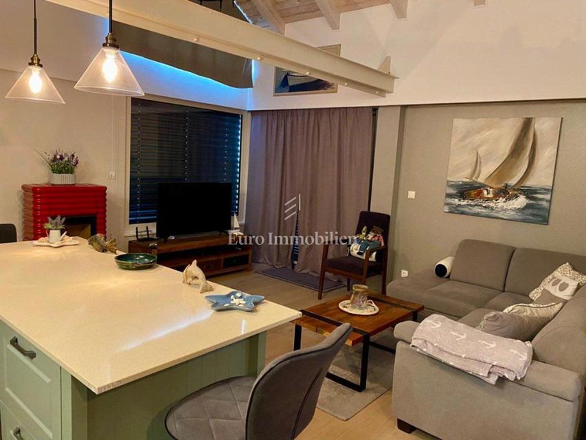 Murter - casa con un bellissimo giardino, in terza fila rispetto al mare