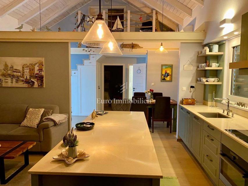 Murter - casa con un bellissimo giardino, in terza fila rispetto al mare