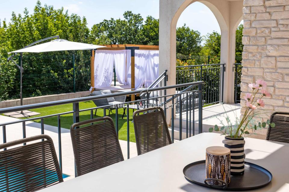 Istria - villa moderna con piscina e giardino paesaggistico