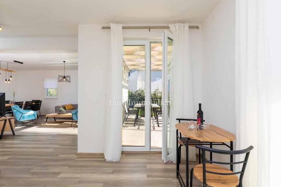 Istria - villa moderna con piscina e giardino paesaggistico