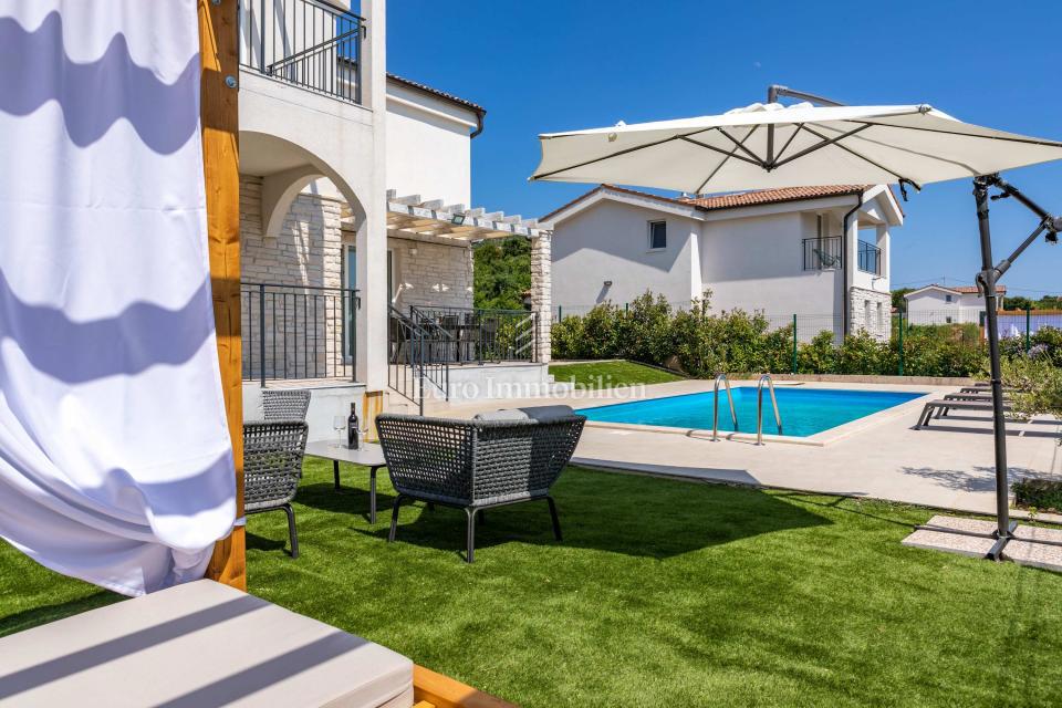 Istria - villa moderna con piscina e giardino paesaggistico