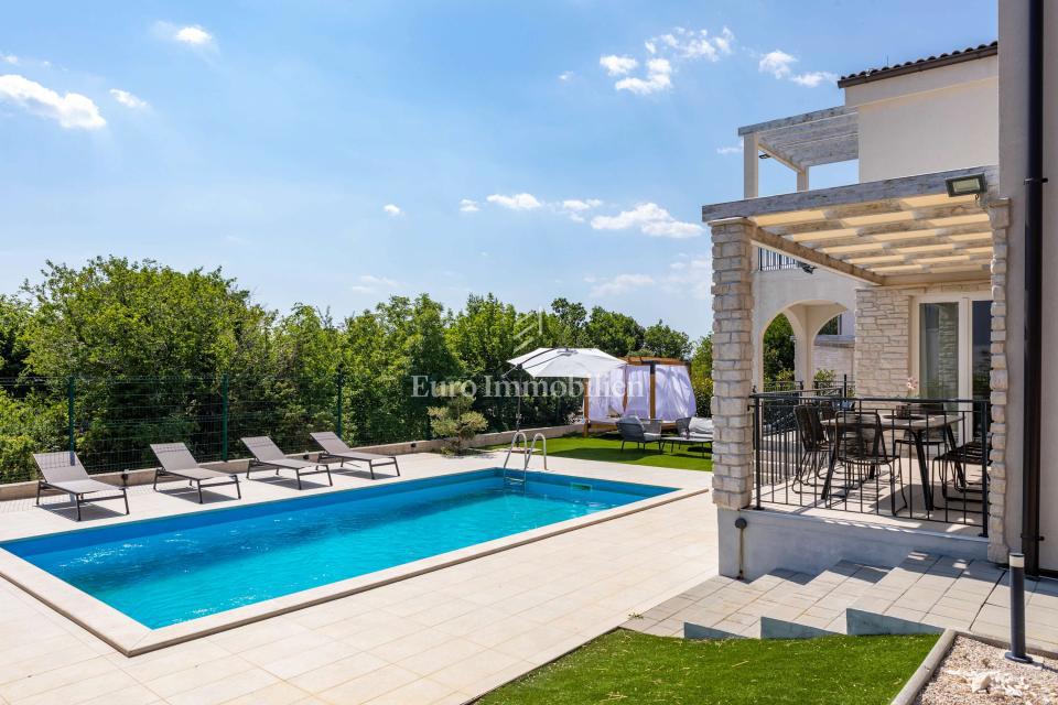 Istria - villa moderna con piscina e giardino paesaggistico