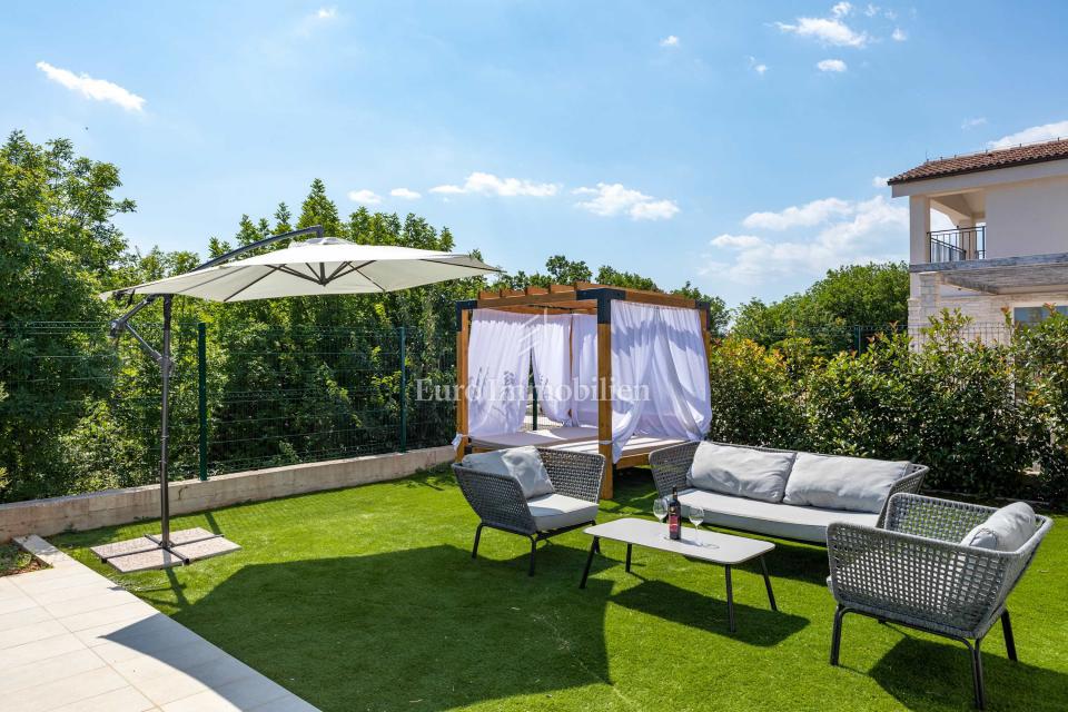 Istria - villa moderna con piscina e giardino paesaggistico