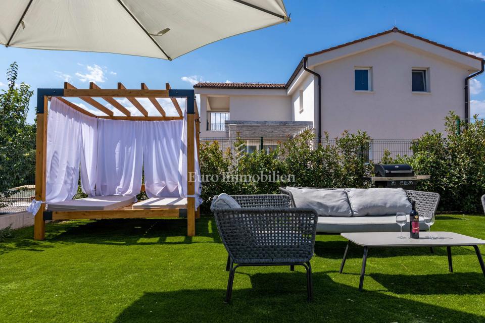 Istria - villa moderna con piscina e giardino paesaggistico