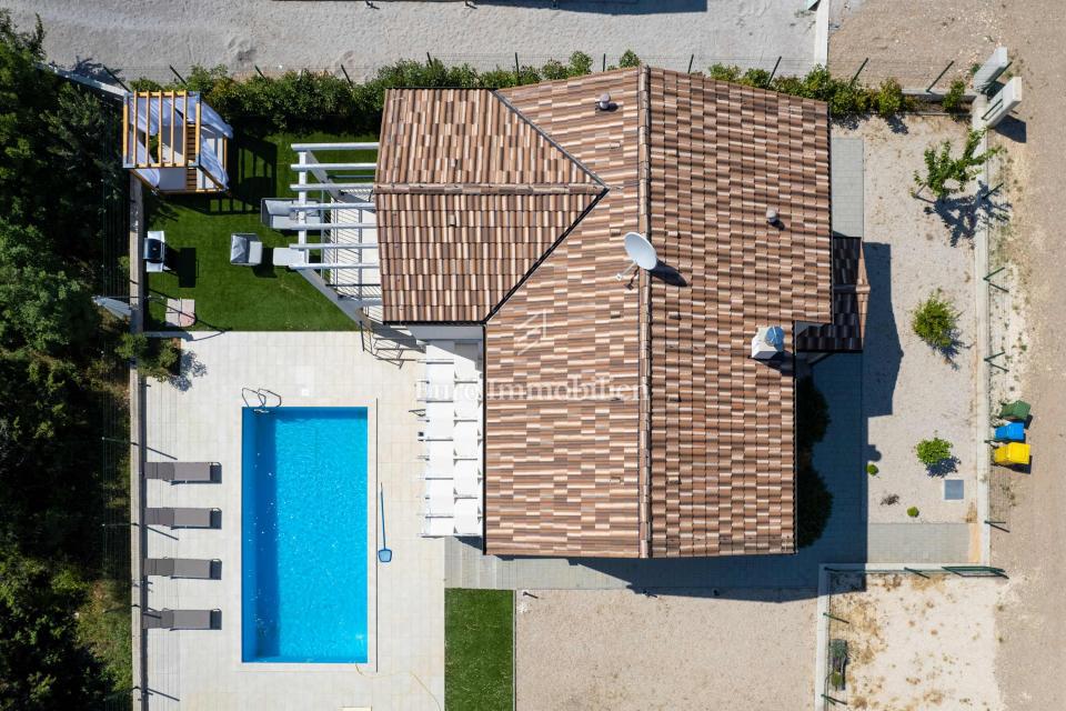 Istria - villa moderna con piscina e giardino paesaggistico