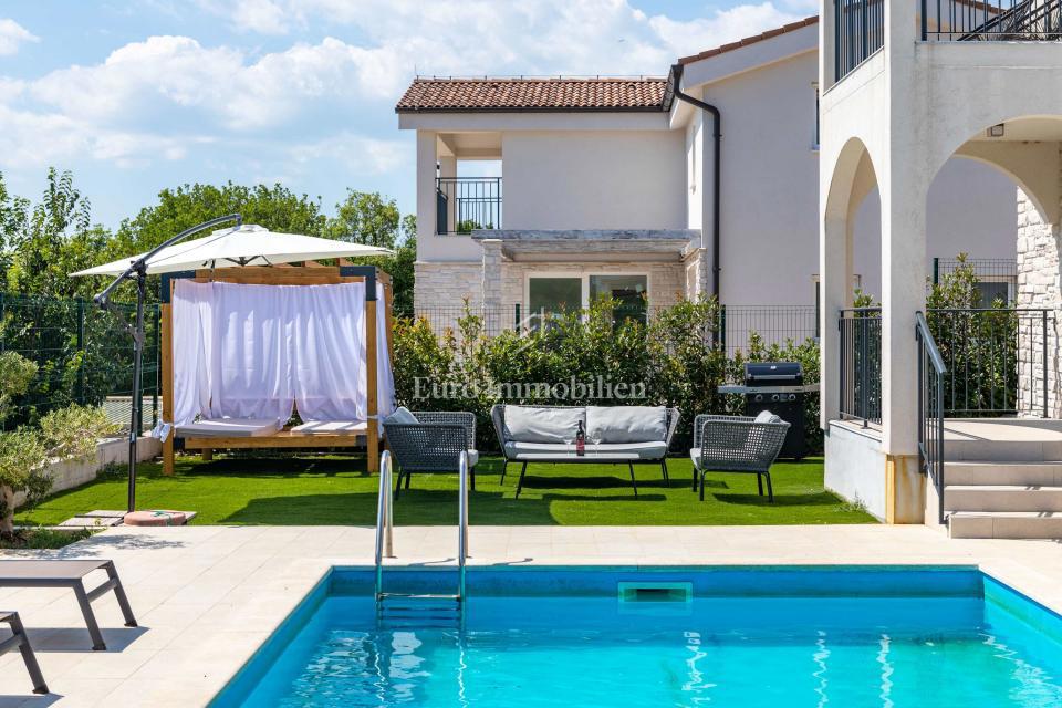 Istria - villa moderna con piscina e giardino paesaggistico