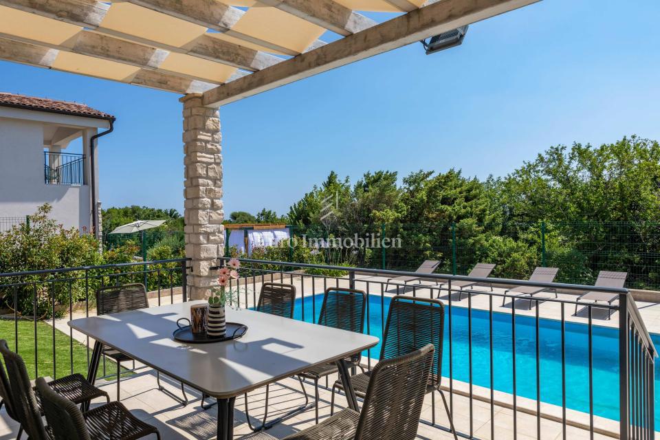 Istria - villa moderna con piscina e giardino paesaggistico