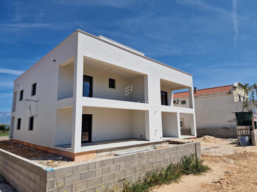 Isola Vir - appartamento di nuova costruzione con giardino