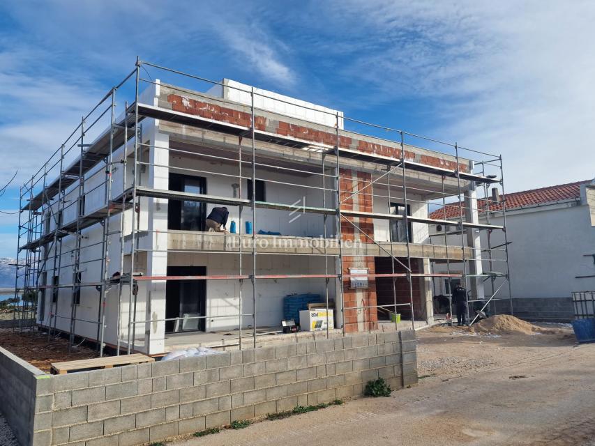 Isola Vir - appartamento di nuova costruzione con giardino