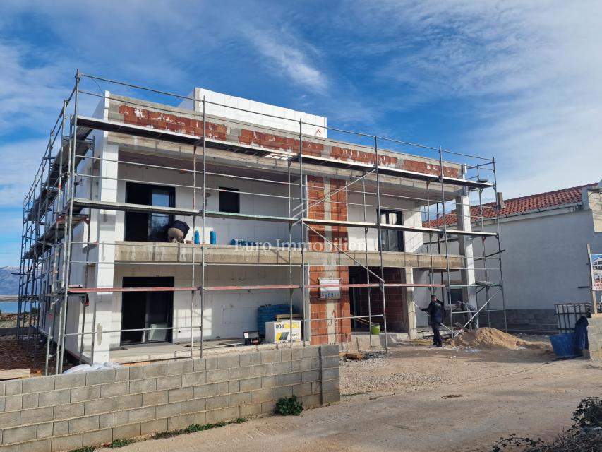 Isola Vir - appartamento di nuova costruzione con giardino