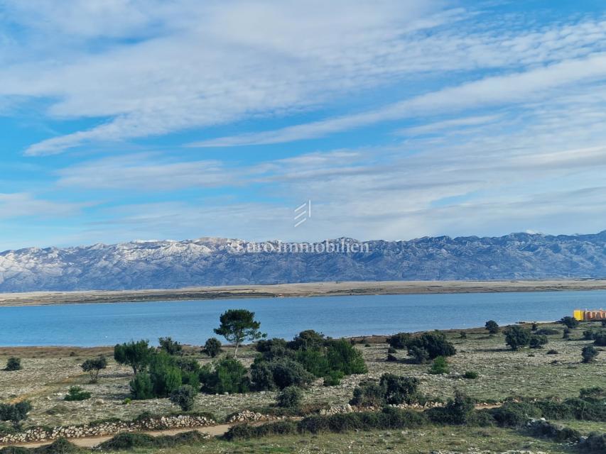 Isola Vir - appartamento di nuova costruzione con giardino