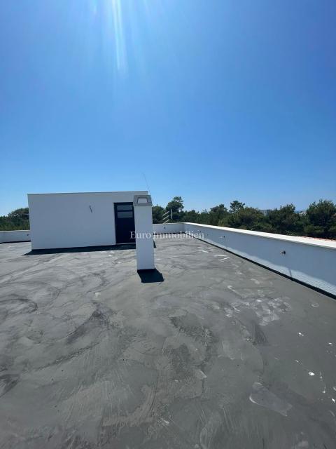 Isola Vir - appartamento di nuova costruzione con giardino