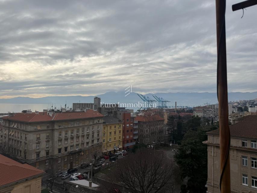 Rijeka, centro storico - appartamento con vista