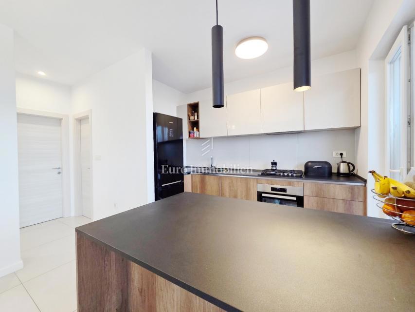 Turnić - Lussuoso appartamento con terrazza e vista mare