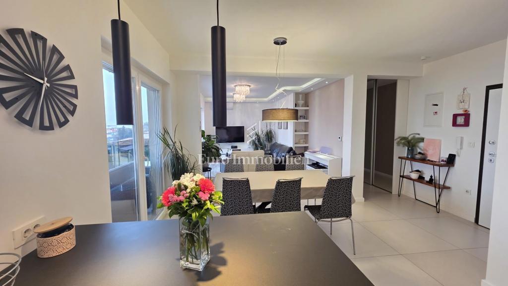 Turnić - Lussuoso appartamento con terrazza e vista mare