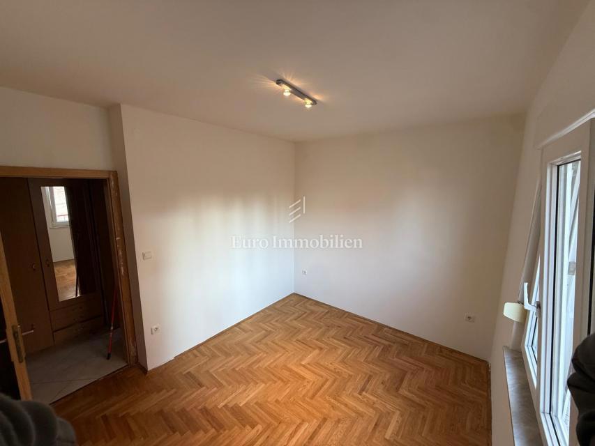 Crikvenica – appartamento spazioso en zona tranquilla, 550 m dal mare