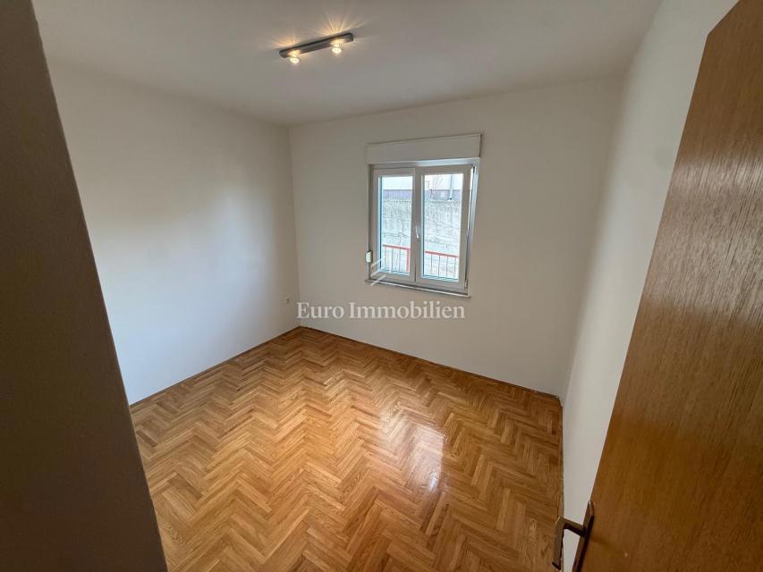 Crikvenica – appartamento spazioso en zona tranquilla, 550 m dal mare