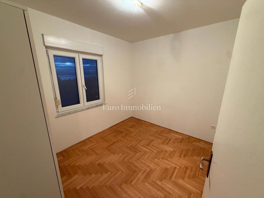 Crikvenica – appartamento spazioso en zona tranquilla, 550 m dal mare