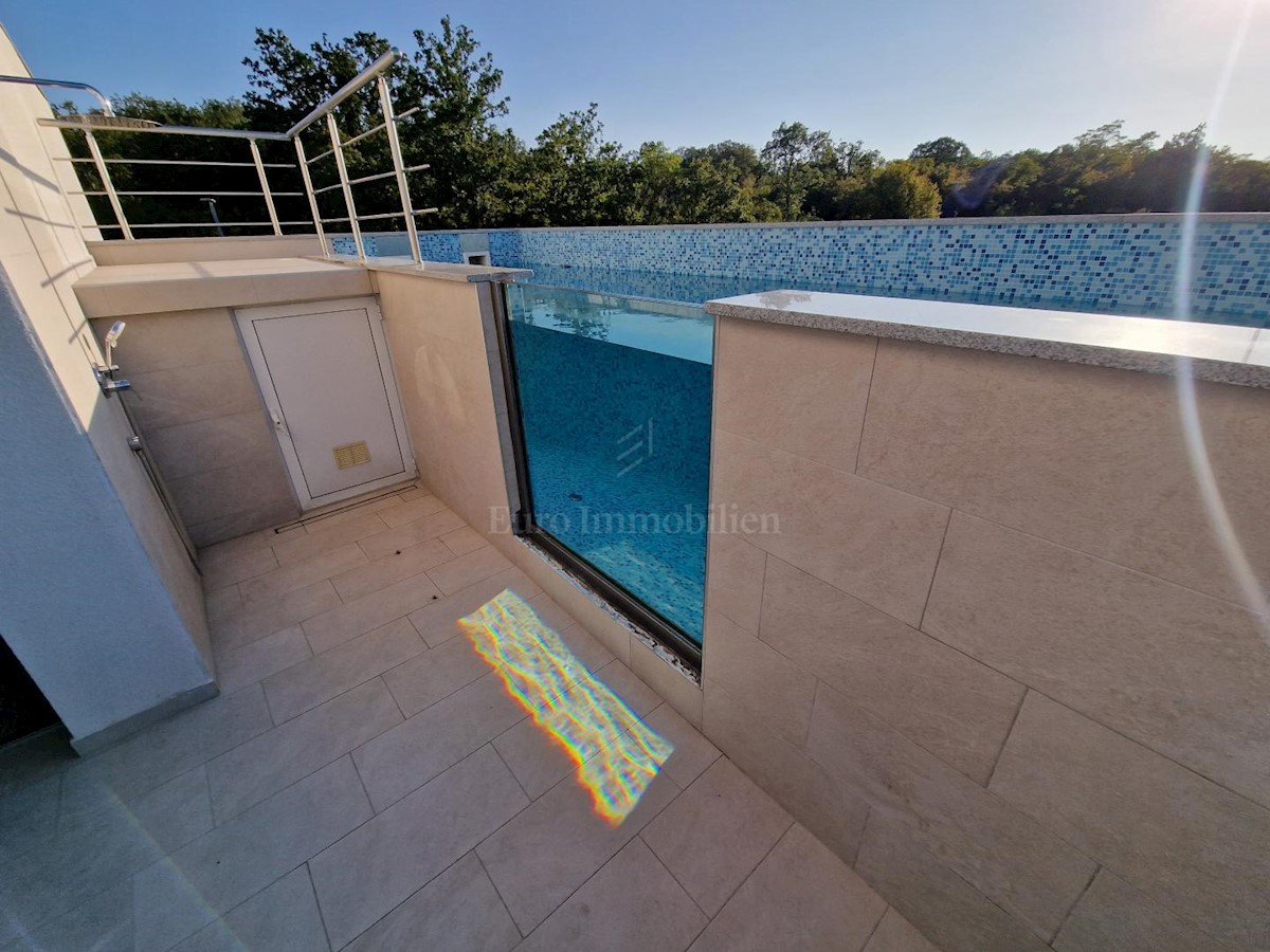 Attico esclusivo con piscina e fantastica vista sul mare! 