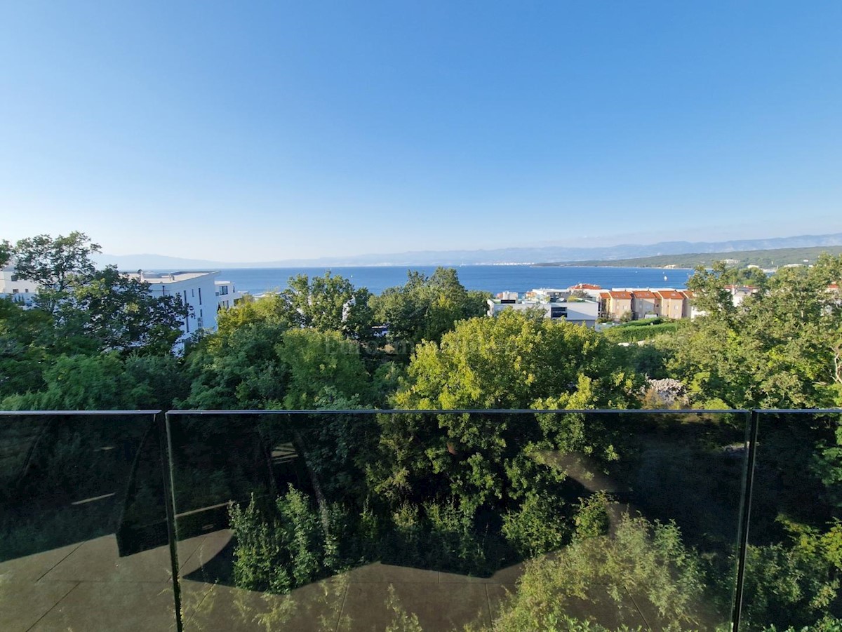 Attico esclusivo con piscina e fantastica vista sul mare! 