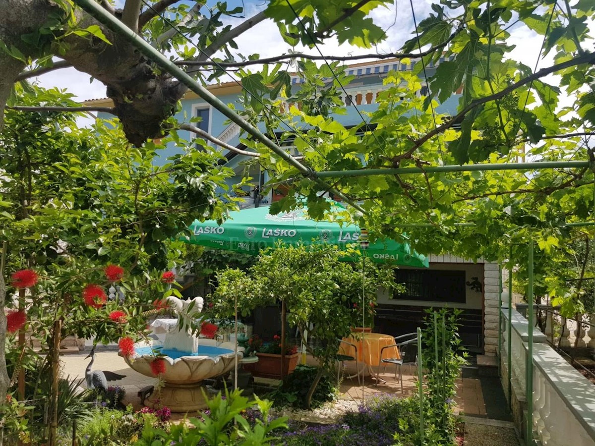 Samostojeća kuća s uređenom okućnicom