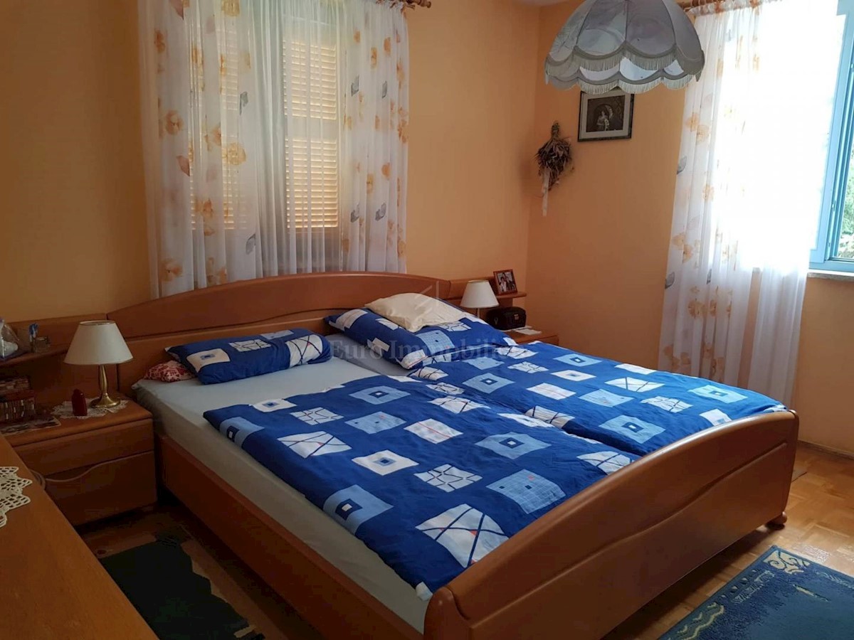 Samostojeća kuća s uređenom okućnicom