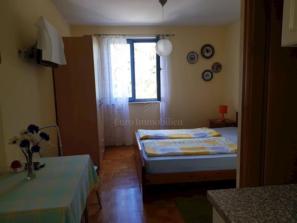 Samostojeća kuća s uređenom okućnicom
