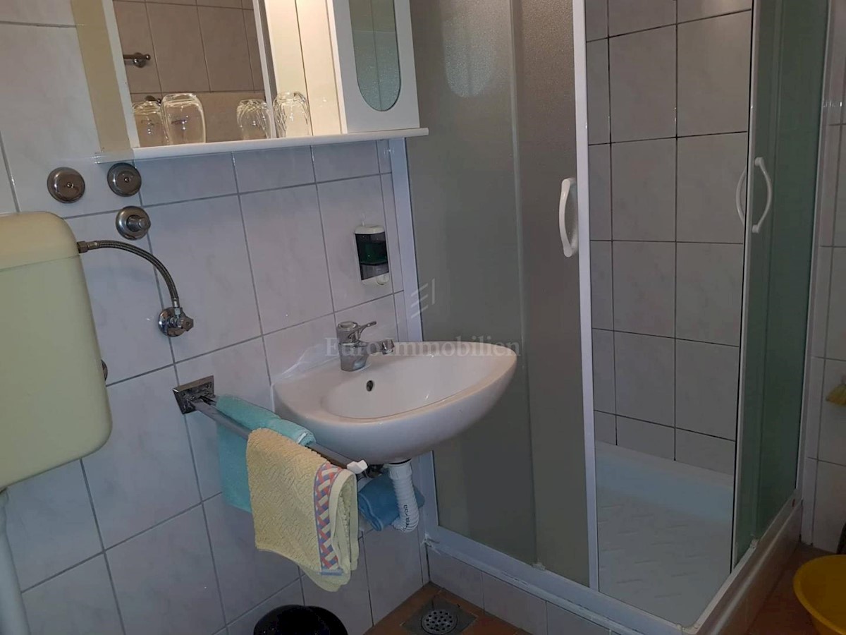 Samostojeća kuća s uređenom okućnicom