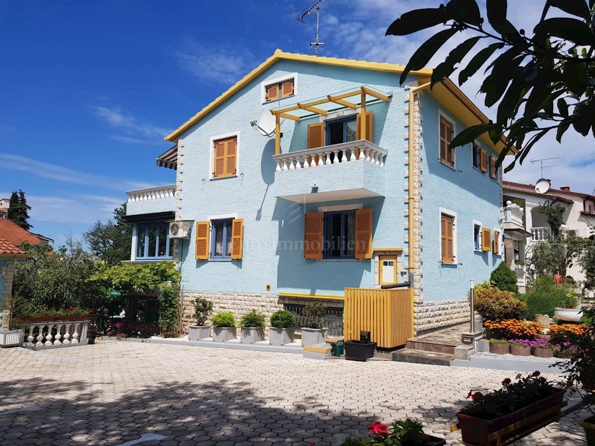 Samostojeća kuća s uređenom okućnicom