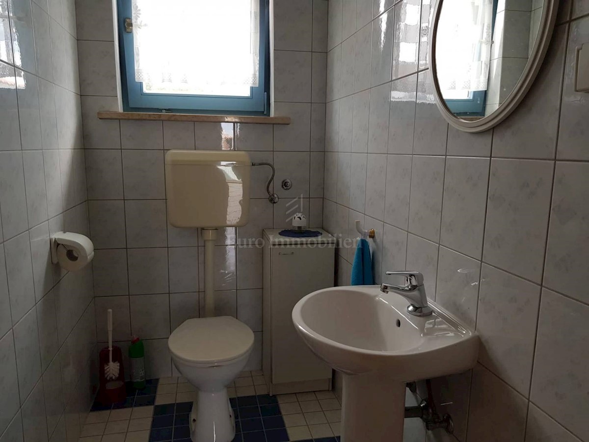 Samostojeća kuća s uređenom okućnicom