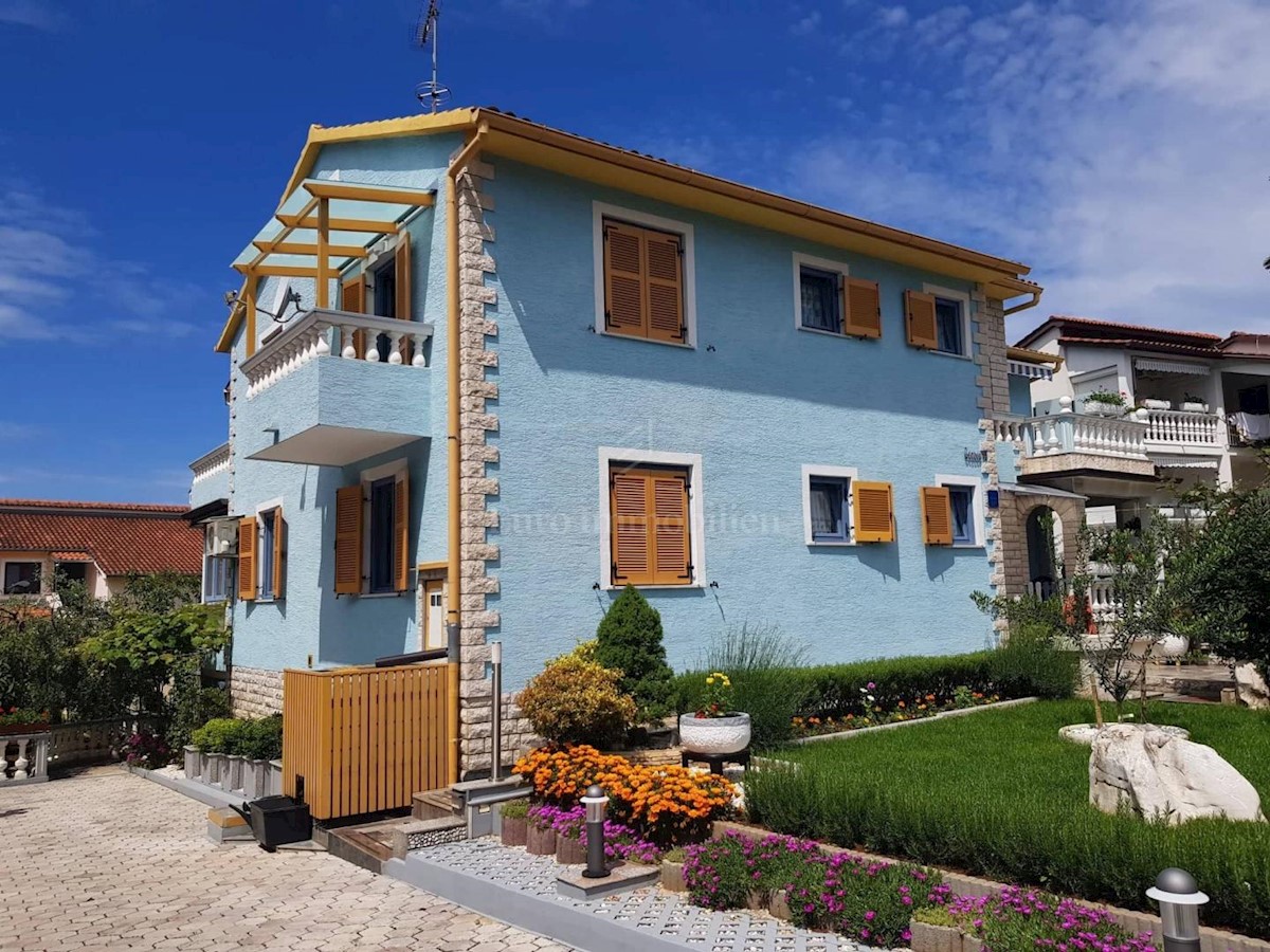 Samostojeća kuća s uređenom okućnicom