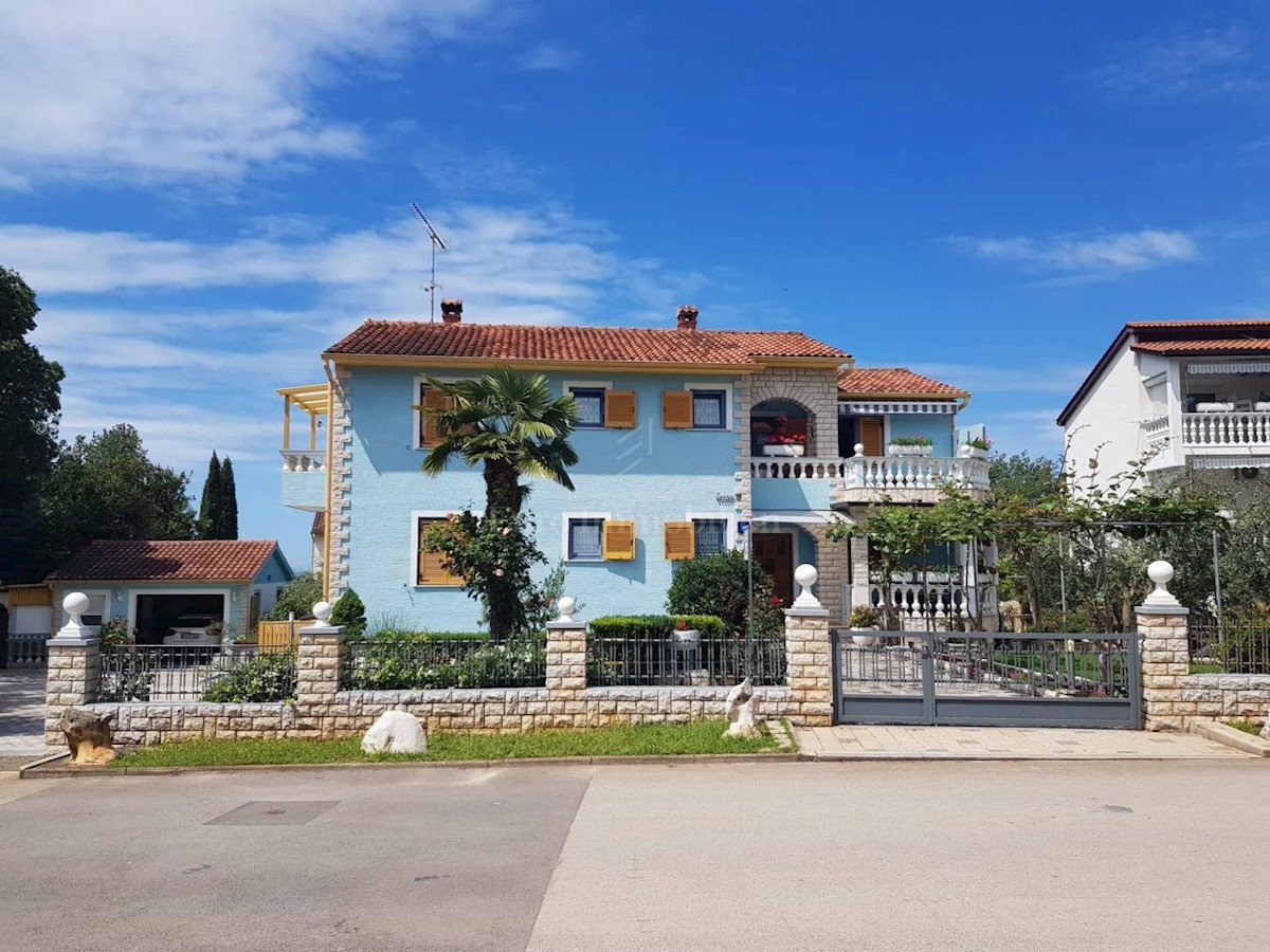 Samostojeća kuća s uređenom okućnicom
