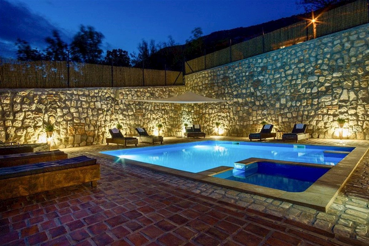 Stone villa with large pool, Drvenik