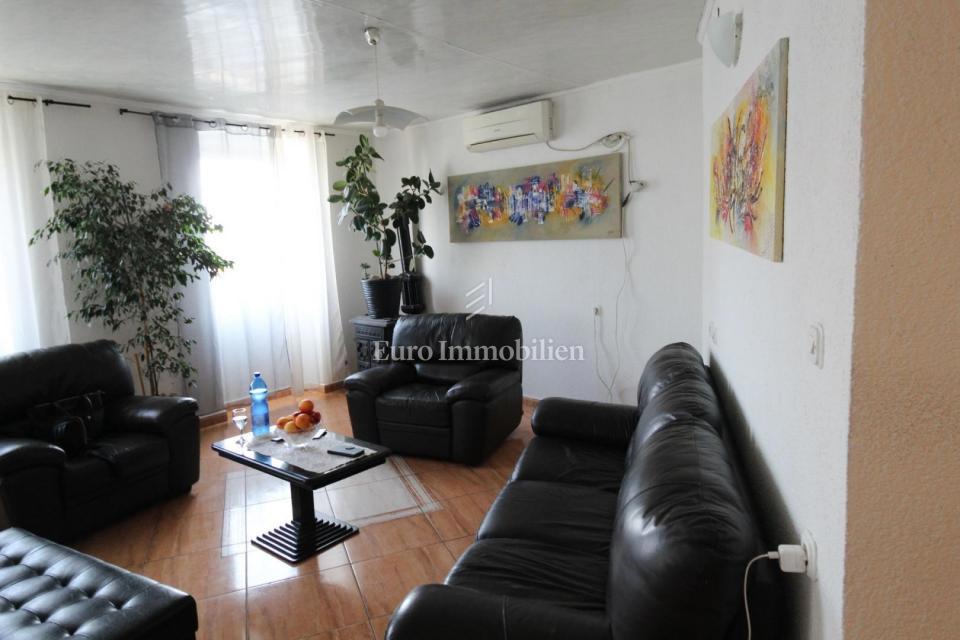 House with 3 apartments, parking and office space, Kastav