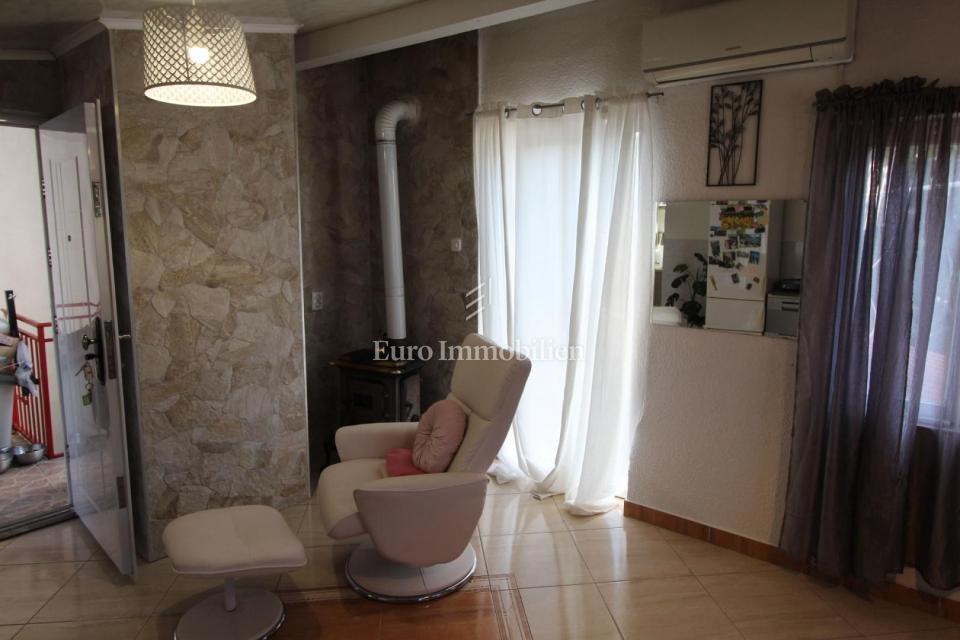 House with 3 apartments, parking and office space, Kastav