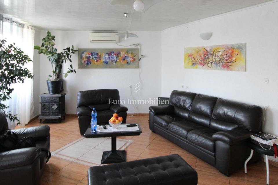 House with 3 apartments, parking and office space, Kastav