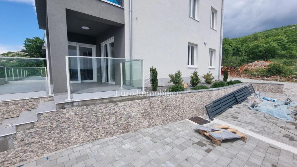 Smokvica appartamento al piano terra con ampio terrazzo e giardino