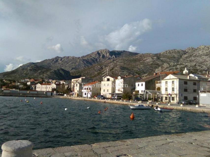 Karlobag, casa vicino al mare