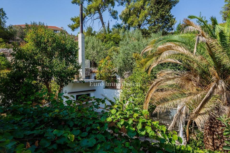 Isola di Brač - casa a schiera direttamente sul mare