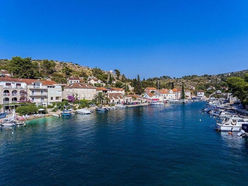 Isola di Brač - casa a schiera direttamente sul mare