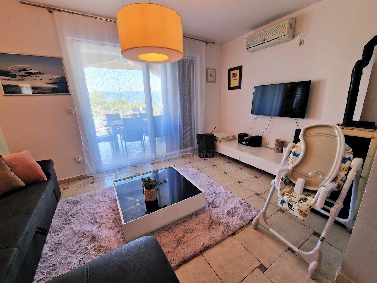 Appartamento al piano terra con vista mare