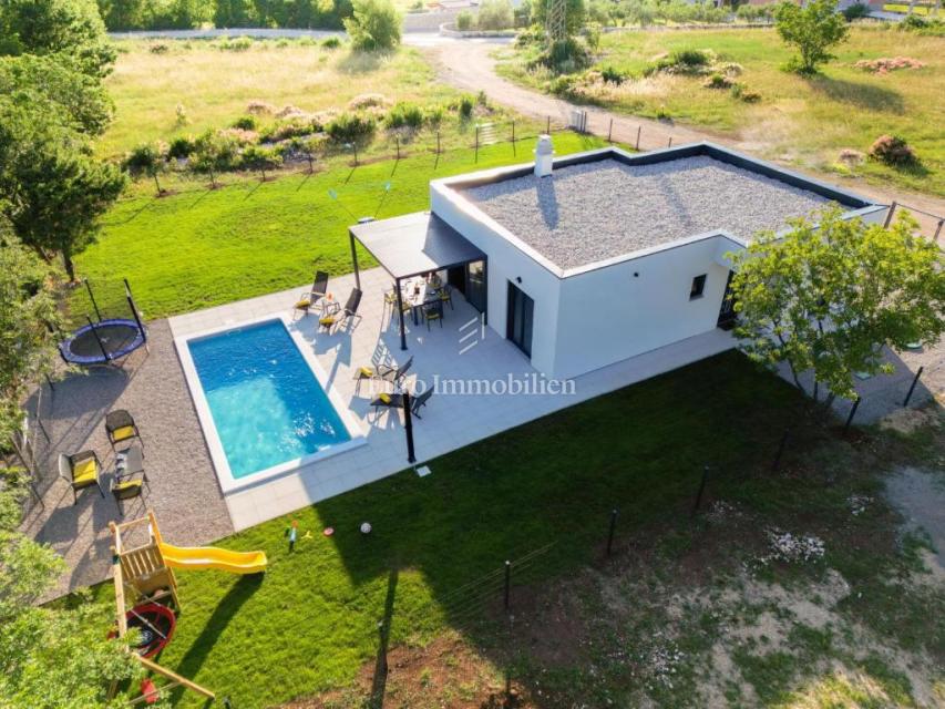 Casa moderna con piscina vicino al mare – dintorni di Albona