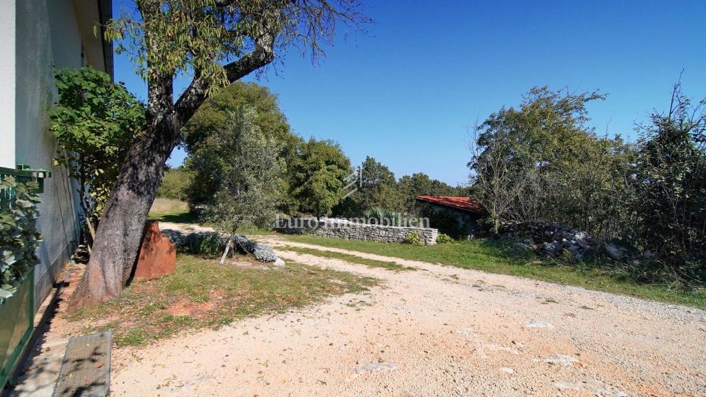 Casa in pietra con giardino - dintorni di Gimino