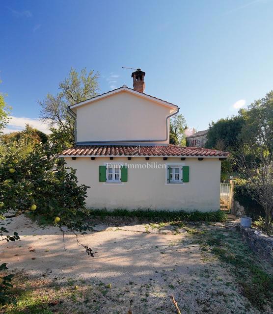 Casa in pietra con giardino - dintorni di Gimino