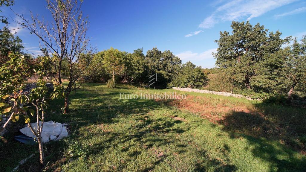 Casa in pietra con giardino - dintorni di Gimino