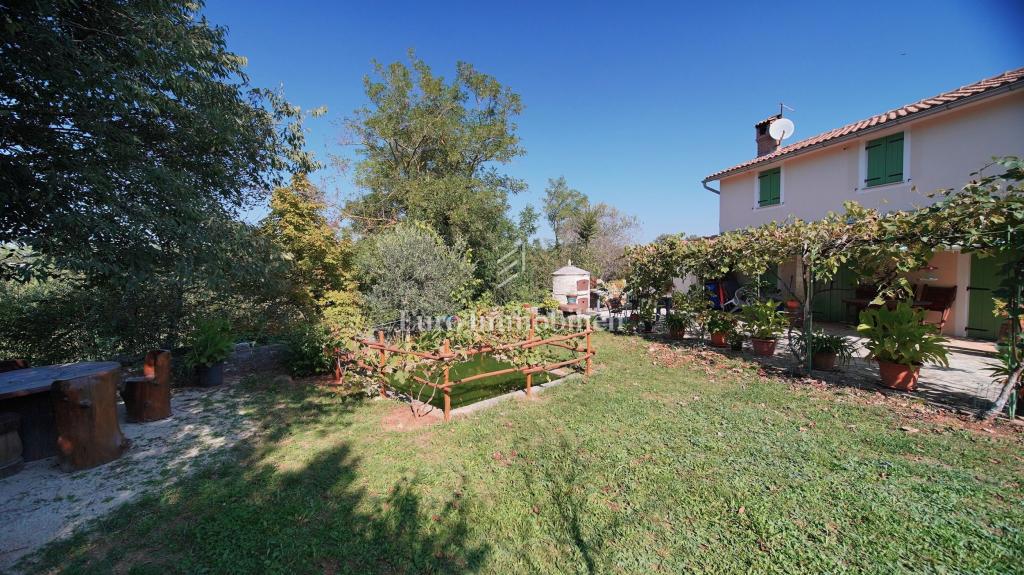 Casa in pietra con giardino - dintorni di Gimino