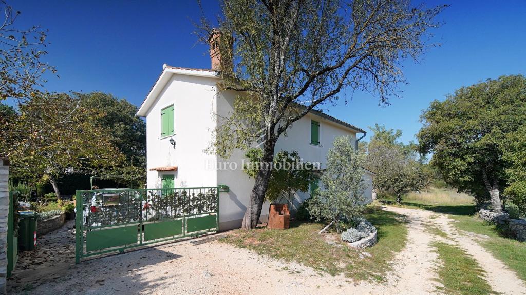 Casa in pietra con giardino - dintorni di Gimino